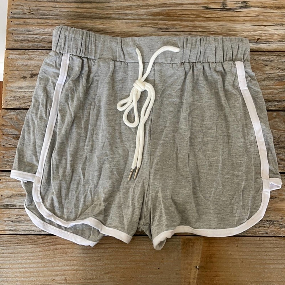 NEW Shein Womens SIZE SMALL Contrast Binding Dolphin Shorts